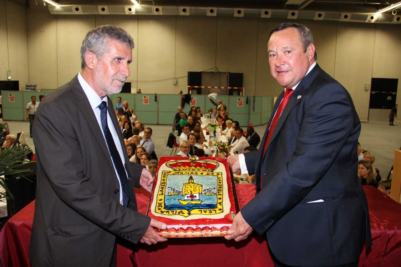 hermanamiento laredo cenon
