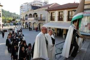 nombramiento de DE LA REAL ASOCIACIÓN DE CABALLEROS DEL MONASTERIO DE YUSTE en laredo paso por el antiguo ayuntamiento